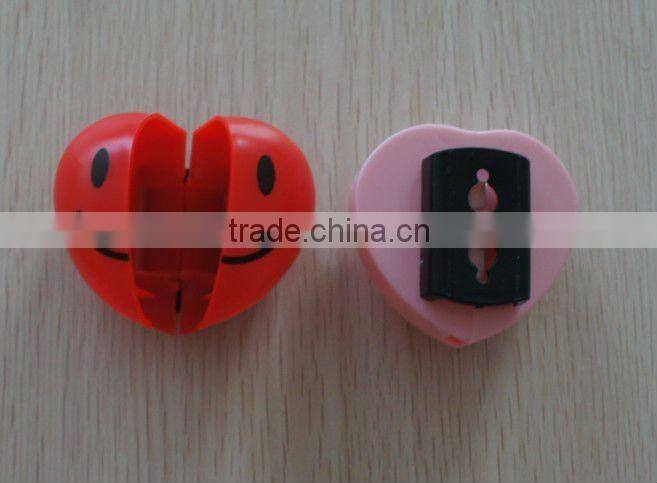 Covered toothbrush holder