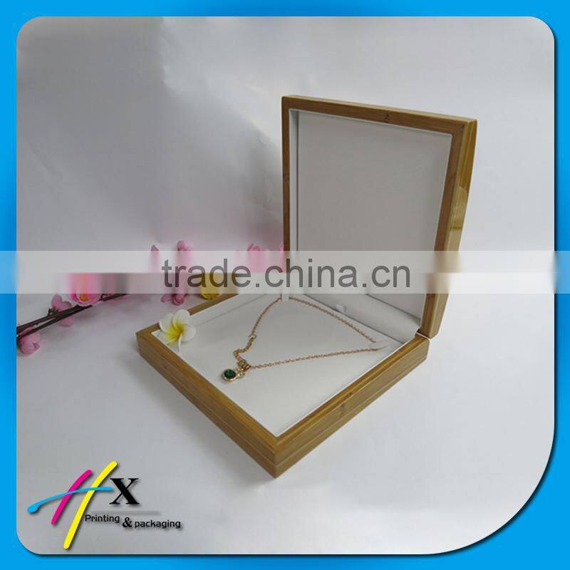 customized elegant necklace box in size 18*18*4cm