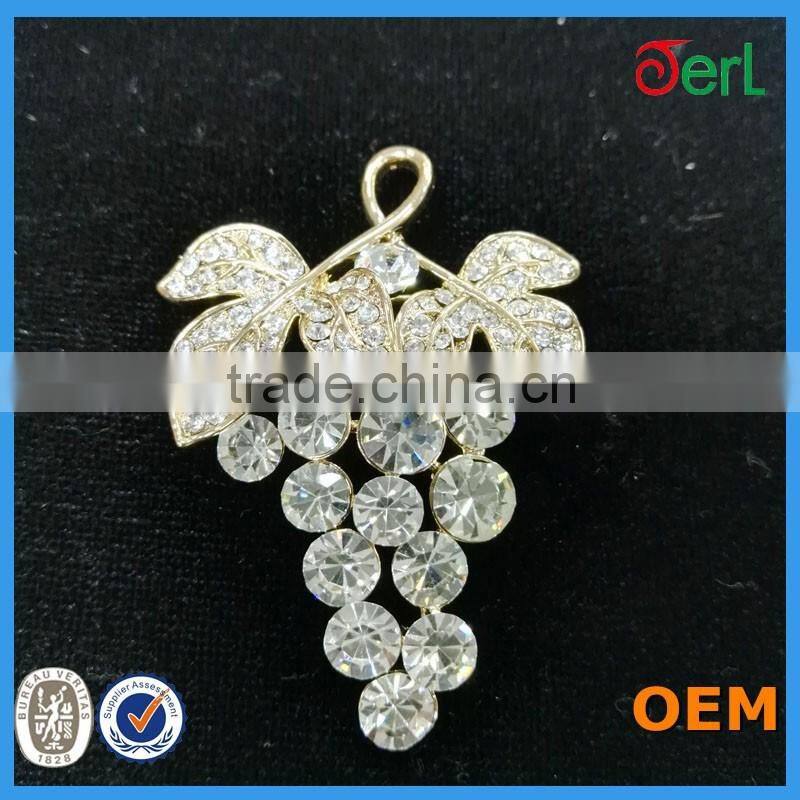 Newest design grape shape rhinestone brooch for silk invitation boxes