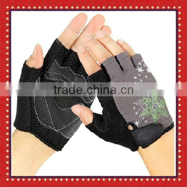 Half finger gym gloves