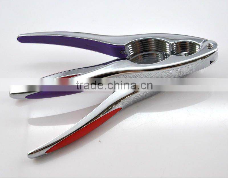 wholesale smart kitchen tool/practical walnut clamp for household&giftware