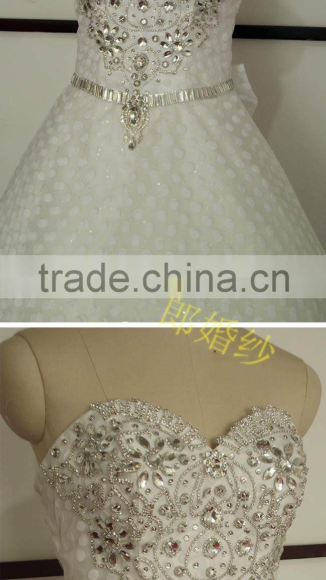 Charming bling beaded sleeveless tulle and lace applique ball gown wedding dress with sweetheart neckline