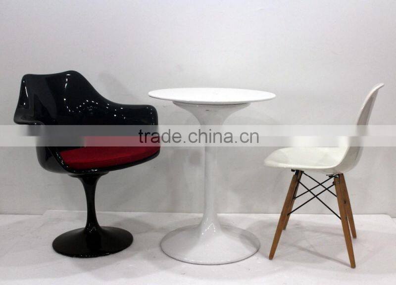 Cafe Replica classic tulip armchair fiberglass chair designed by Eero Saarinen