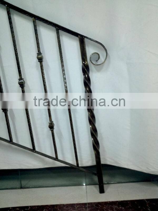 2014 Top-selling interior wrought iron stair handrail