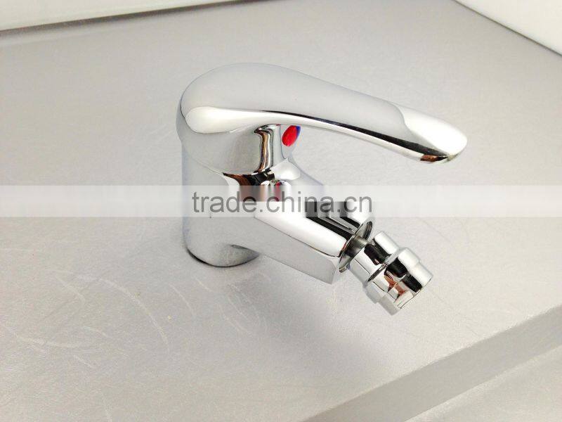 Deck mount brass bidet faucet with aerator