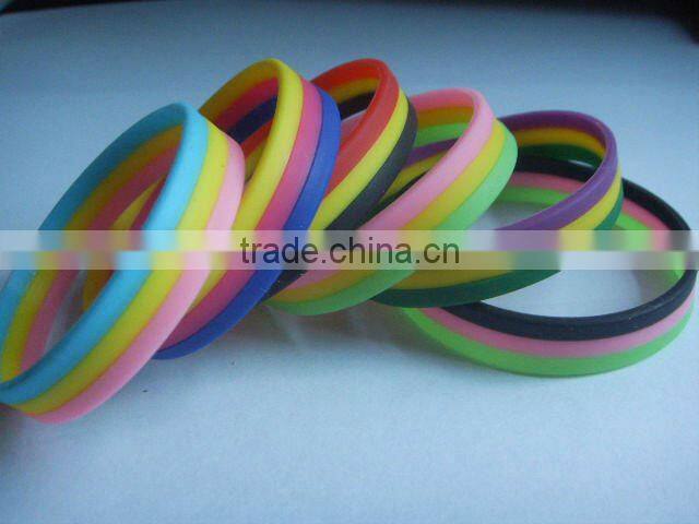 Good quality Carved logo silicone wrist strap, debossed logo cheapest silicone bracelet