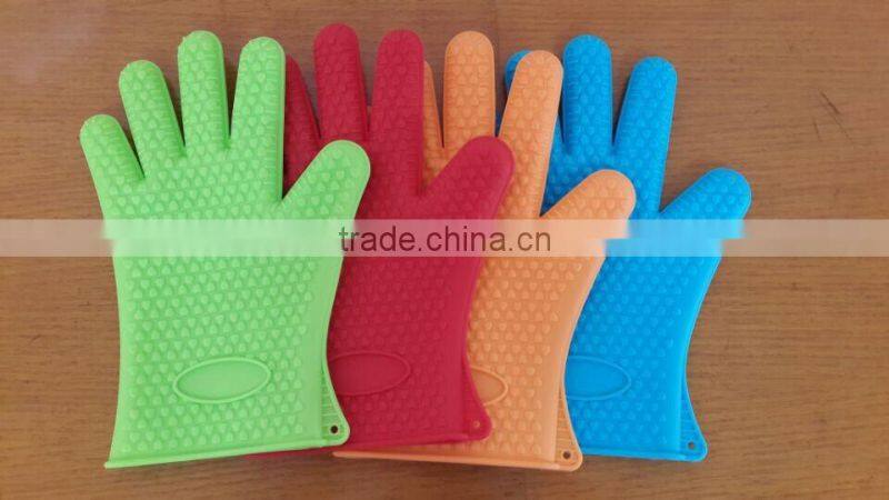 Oven Usage and heart embossed,compressing Style Silicone Gloves With Five Fingers Silicone Glove Oven Mitt