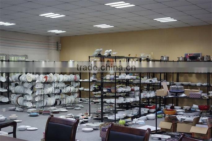 White oval shape ceramic bakeware porcelain bake plate with hands in stocklots