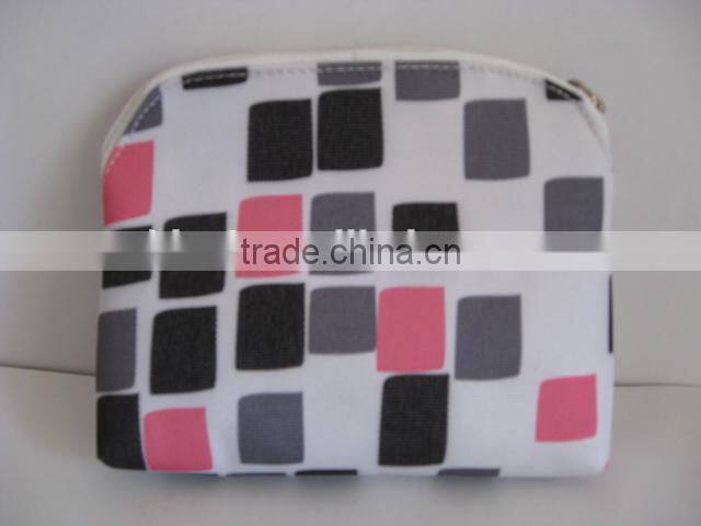 Attractive cosmetics pouch bag