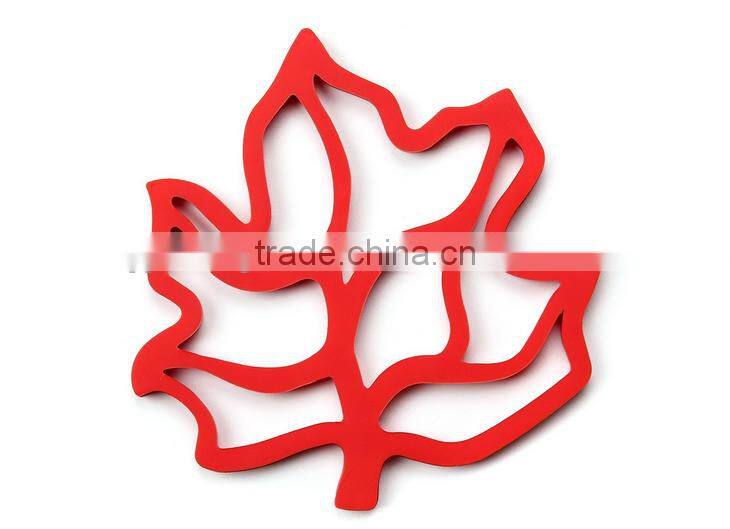 2016 Hot sale FDA and LFGB food grade colorful maple leaf shape non-sick silicone table mat & silicone drying mat