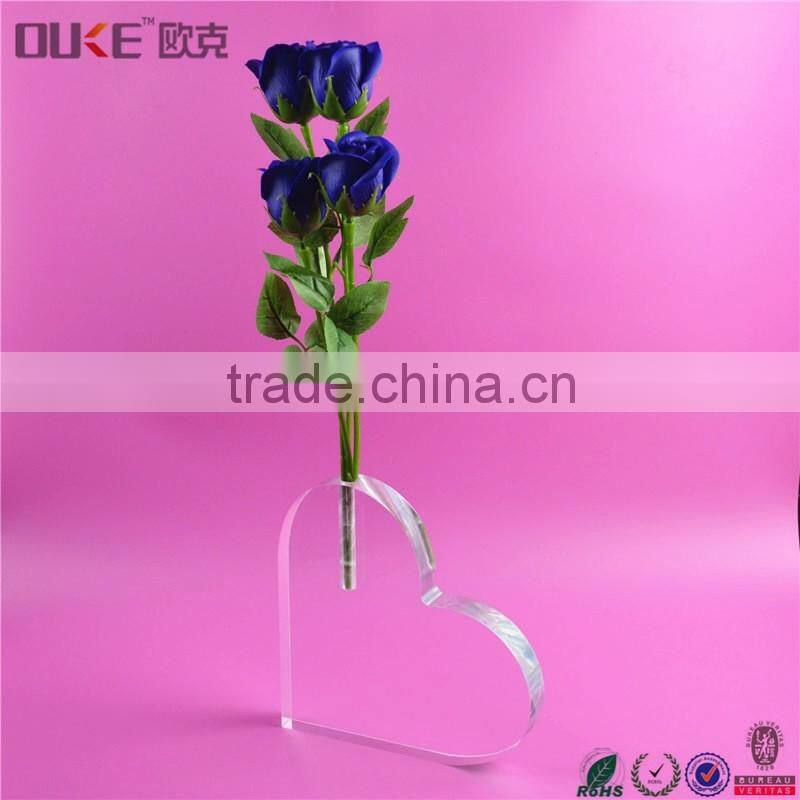 fashion design heart shaped clear acrylic vase