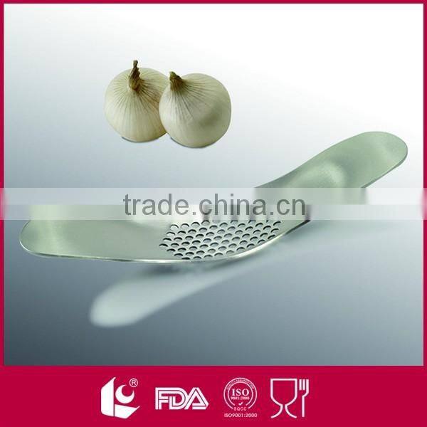 2016 Kitchen good helper commercial plastic garlic peeler