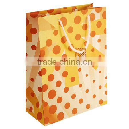 Beauty paper gift bag with polyester rope, pink print and nice design,OEM orders are welcome