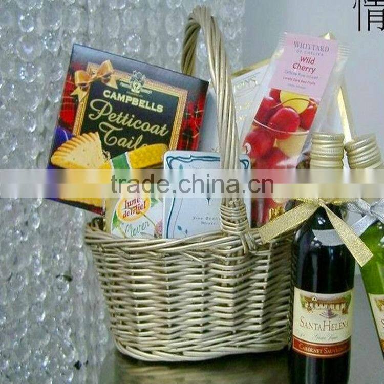 beautiful Christmas decoration wicker gift basket with handle