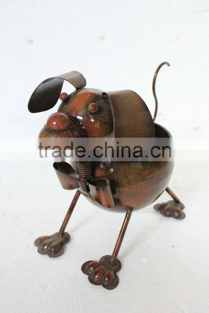 Flower pot with animal decor