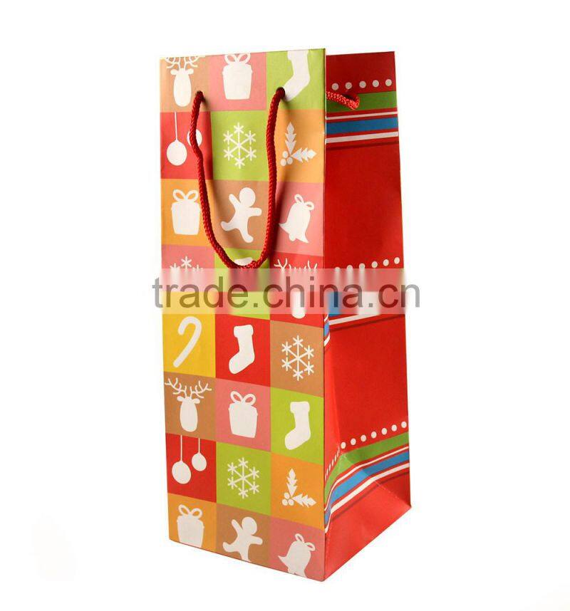 Wholesale handmade matt lamination christmas packaging gift bags with handles