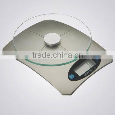 Digital kitchen scale with glass top