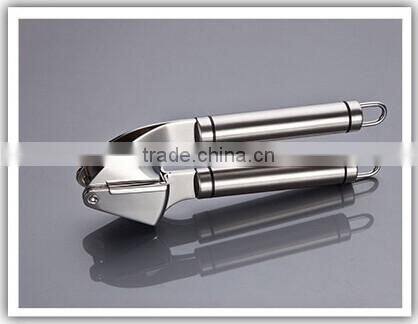 Garlic Press and Mincer, Industrial 18/10 Stainless Steel, Mince Unpeeled Garlic Cloves With Ease