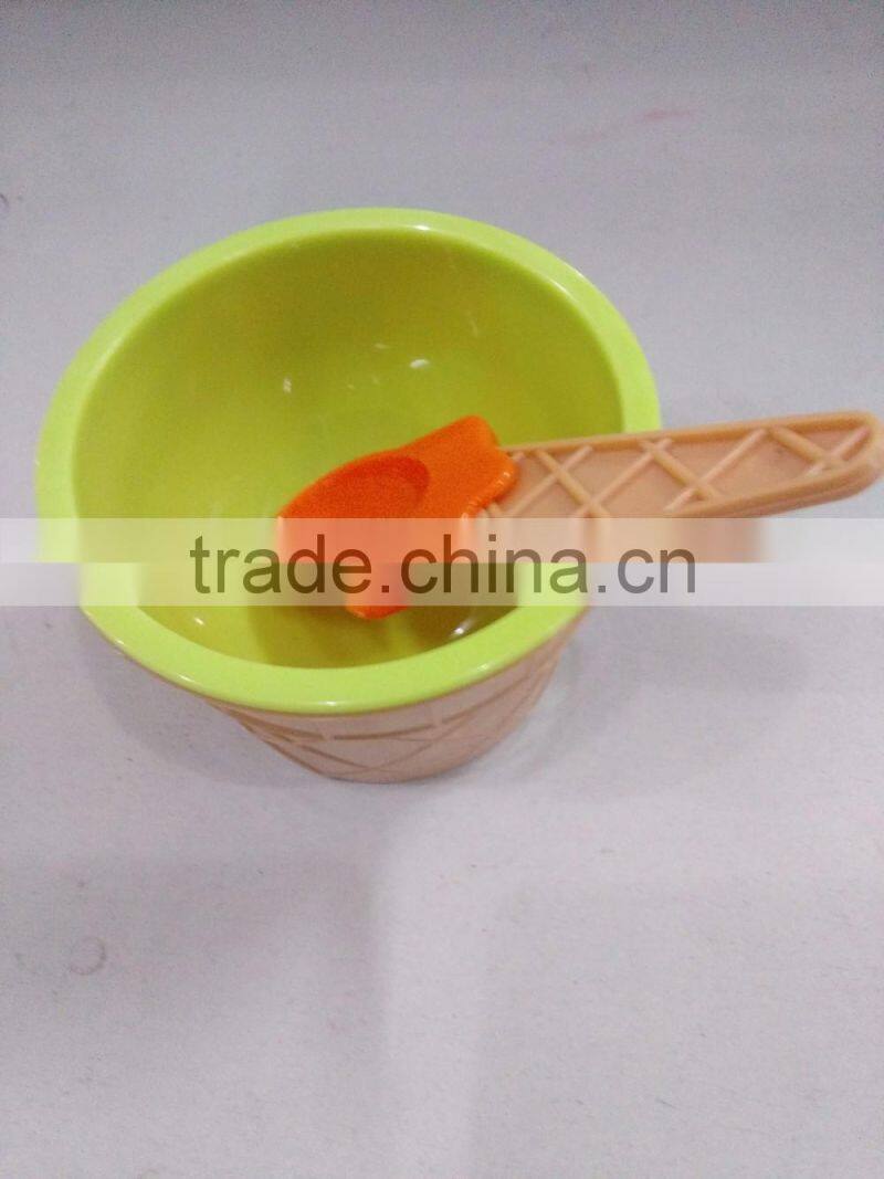 novelty plastic ice cream cup with spoon