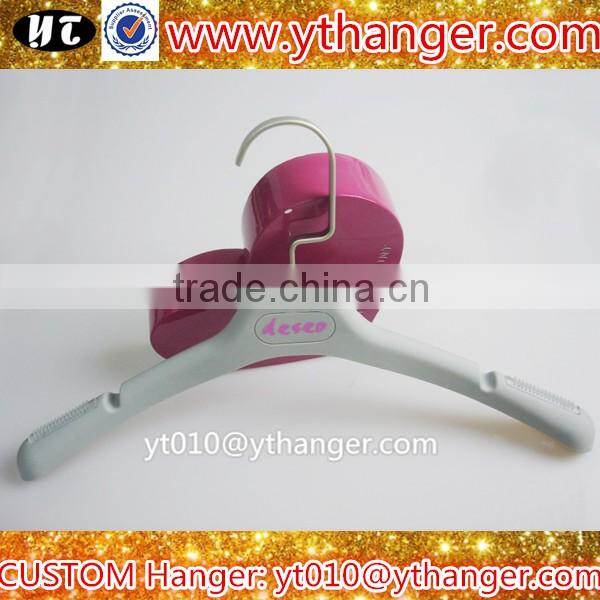 YY0523 custom logo non-slip grey rubber coated clothes plastic hanger pants hanger