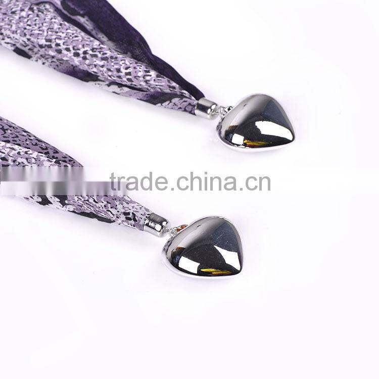 2016 New design heart metal pendant scarf