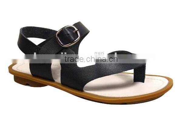 2016 Hot Selling Action Leather Girls Fancy No Heel Thong Sandals with Buckle