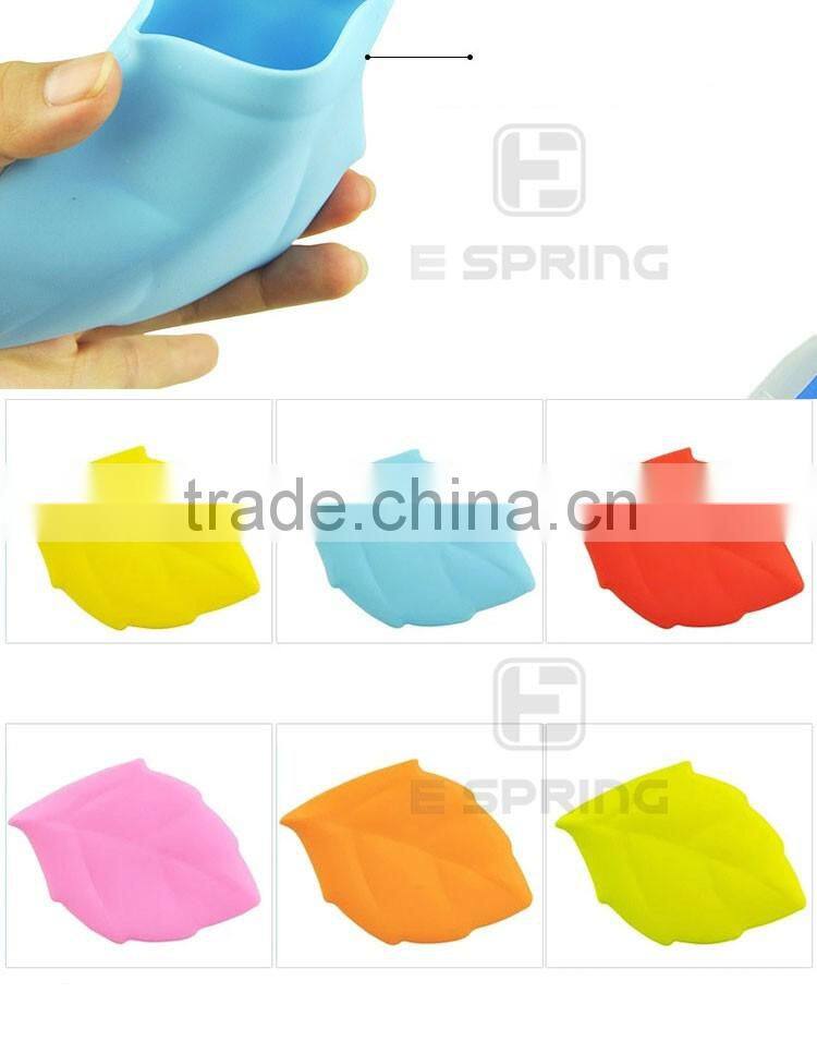Leaf Cup Carry-on Silicone bottle cup