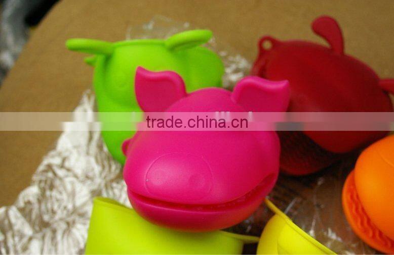 silicone lovely dog shaped silicone oven mitts