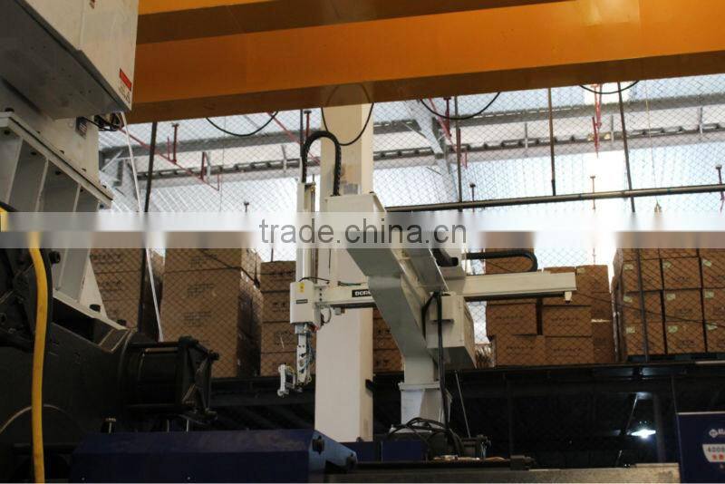 CNC Gripper Robot Arm for 2200-3000ton Vertical Injection Mold Machine