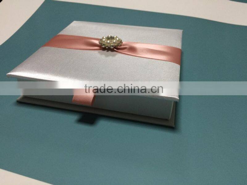 china wholesale luxury linen wedding invitation box with brooch