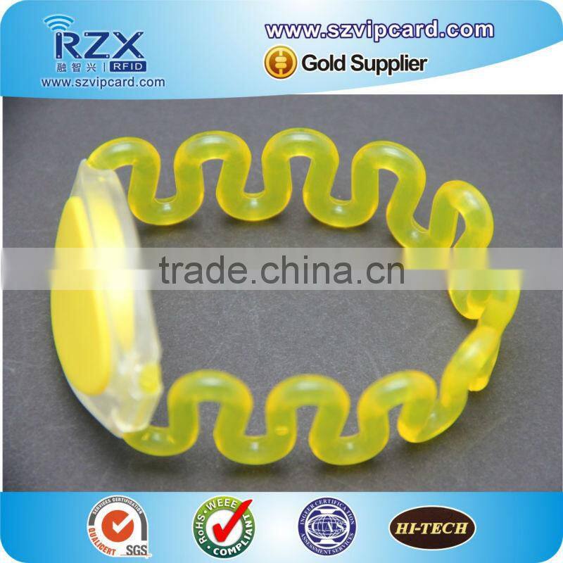 custom 840-960MHZ uhf silicon rfid wristband with 2-10 cm reading range