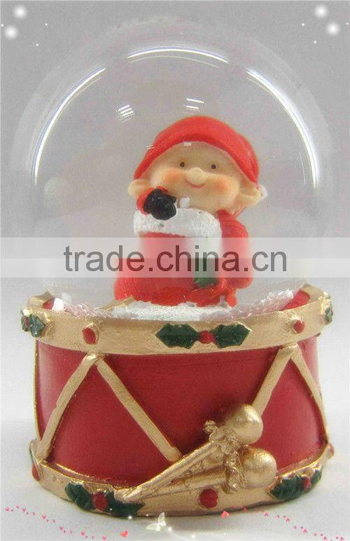 2013 fashional electric resin snow globe