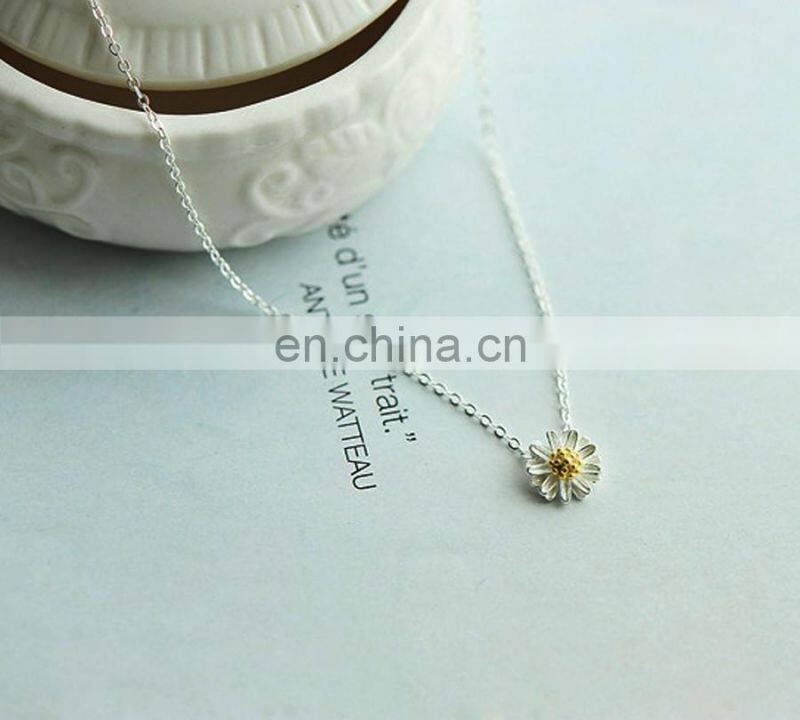 Tiny Charming Daisy Flower Earrings 925 silver Stud