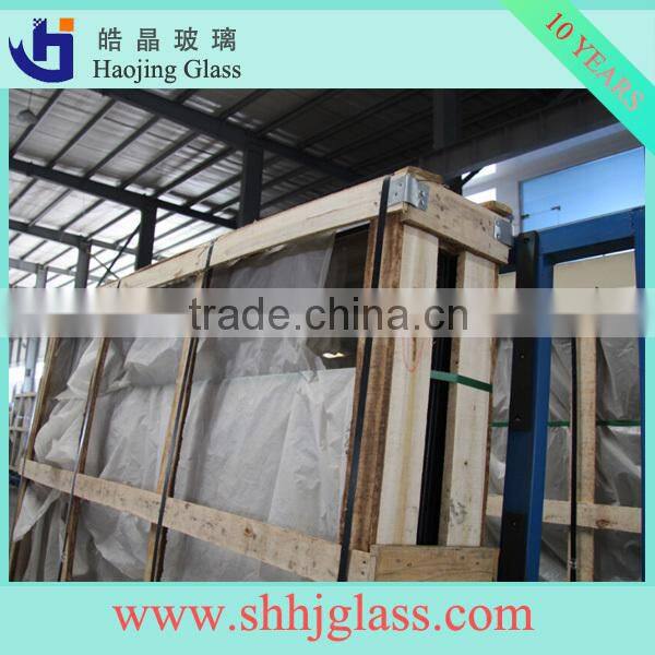 white or white lacquered glass for the wardrobe sliding doors