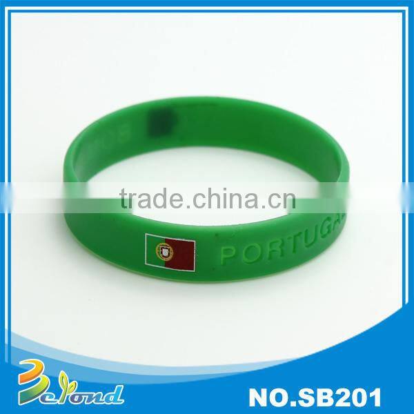 Personalized sports stylish debossed logo cheap silicon bracelet