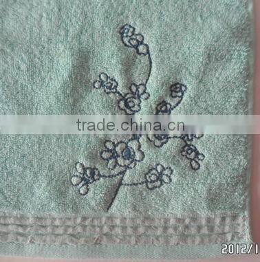 Cotton plain bath towel with embd