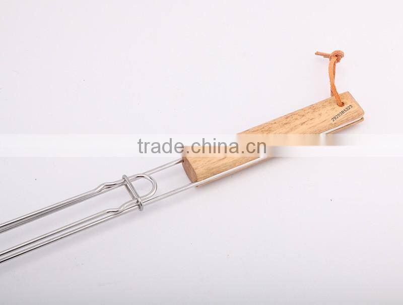 Safe food grade non-stick bbq grill wire mesh with wooden handle
