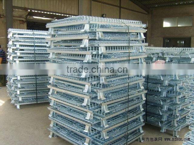 Folding wire mesh container