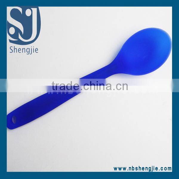 Trade assurance Versatile and heat resistant silicone spoon with steel inside