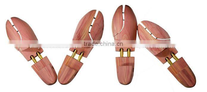 hot sale fashion expandable cedar shoe tree shoe stretcher for men with high quality