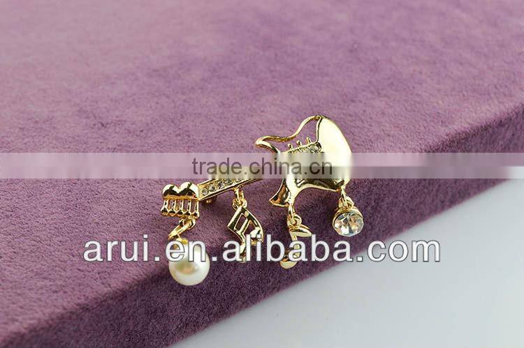 Guitar pearl jewelry fashion handmade brooch