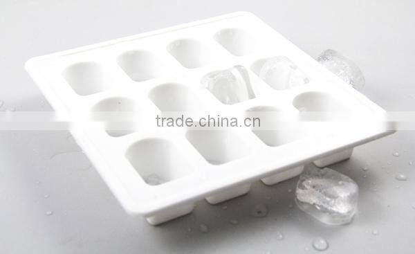 double wall plastic tumbler with ice cube