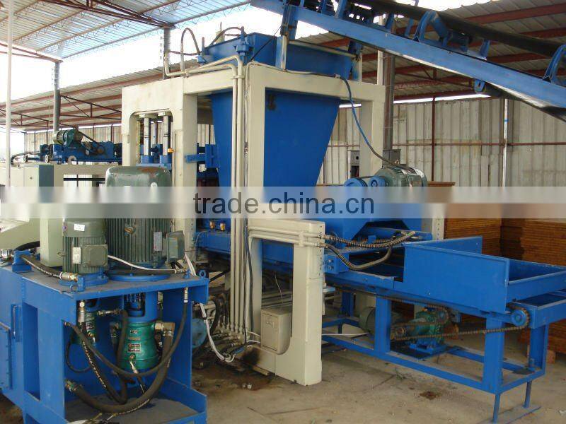 Automatic road brick molding machine