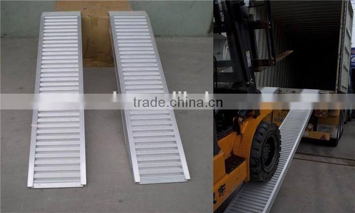 Practical 2-Runner Heavy Duty Tractors/Trucks/Forklift Loading Ramp