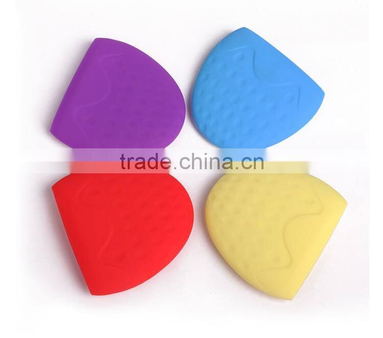 Convenient strawberry shape silicone toothbrush head holder