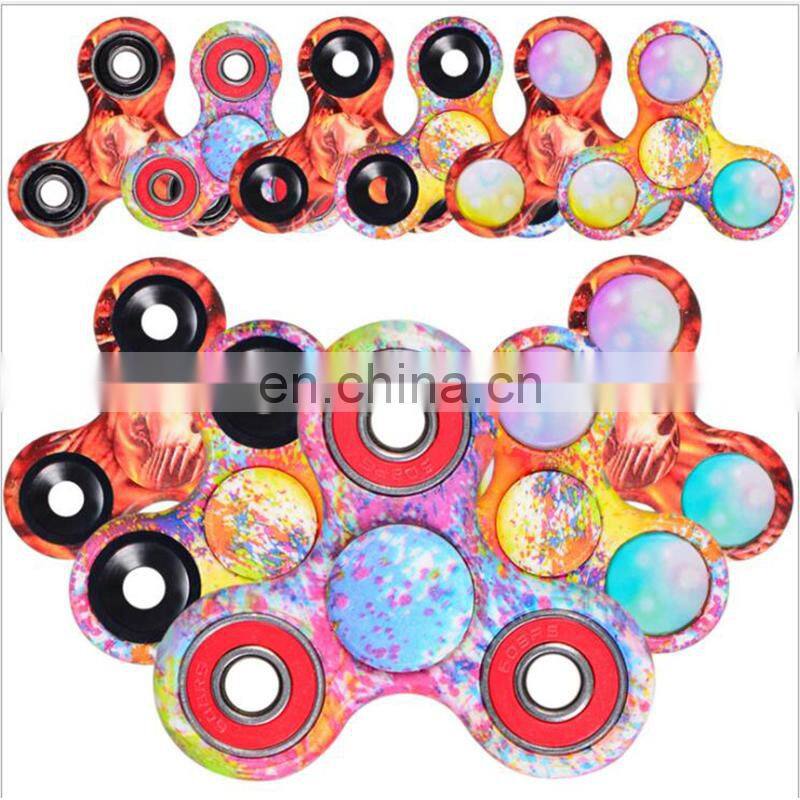 2017 hot fingertips camouflage triangle gyro decompression fingertips gyro with LED lights