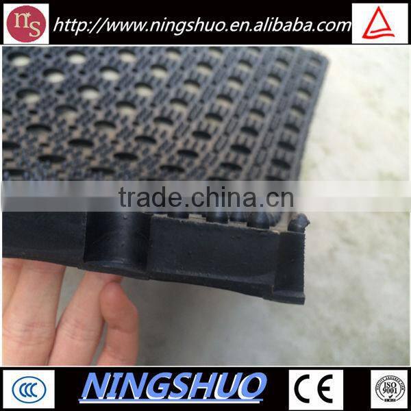 China factory of wholesale black anti slip playground rubber hole mat for grass