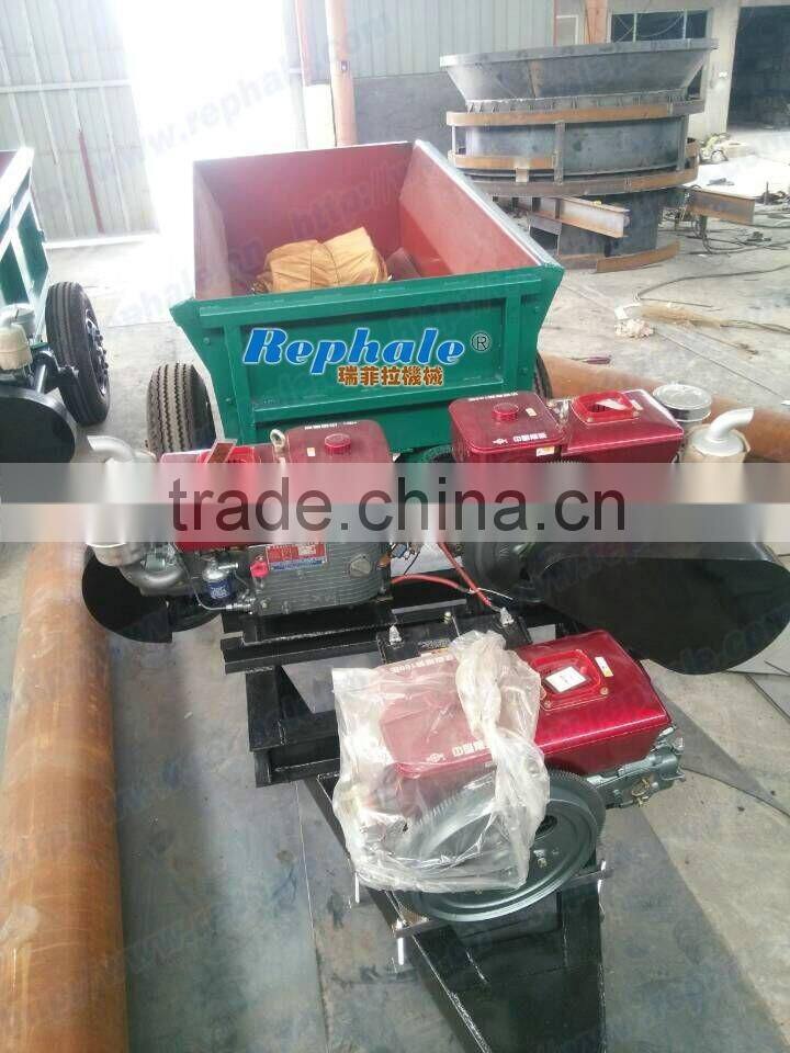 Wood peeling machine