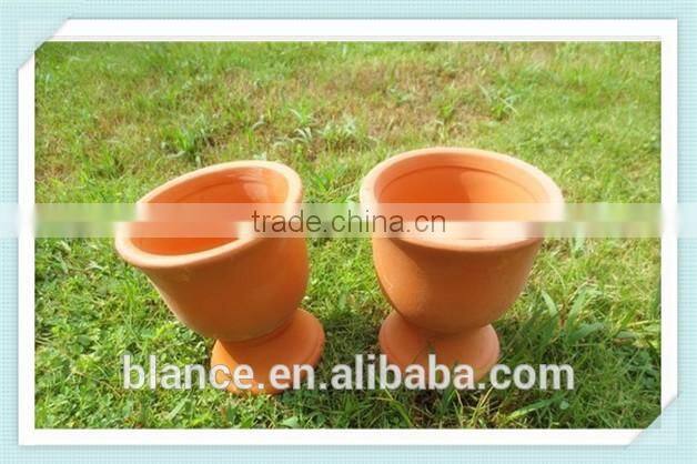 trophy shape terracotta flower pot with trophy design