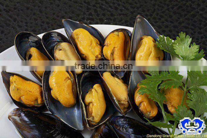 Boiled mussel meat with half shell seafood
